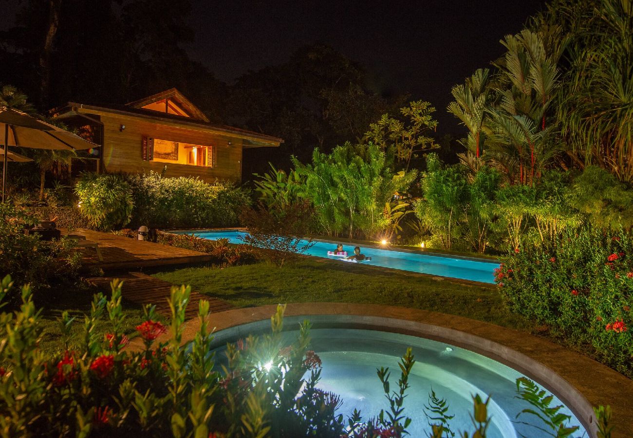Villa en Playa Chiquita - Villa frente al mar con chef privado