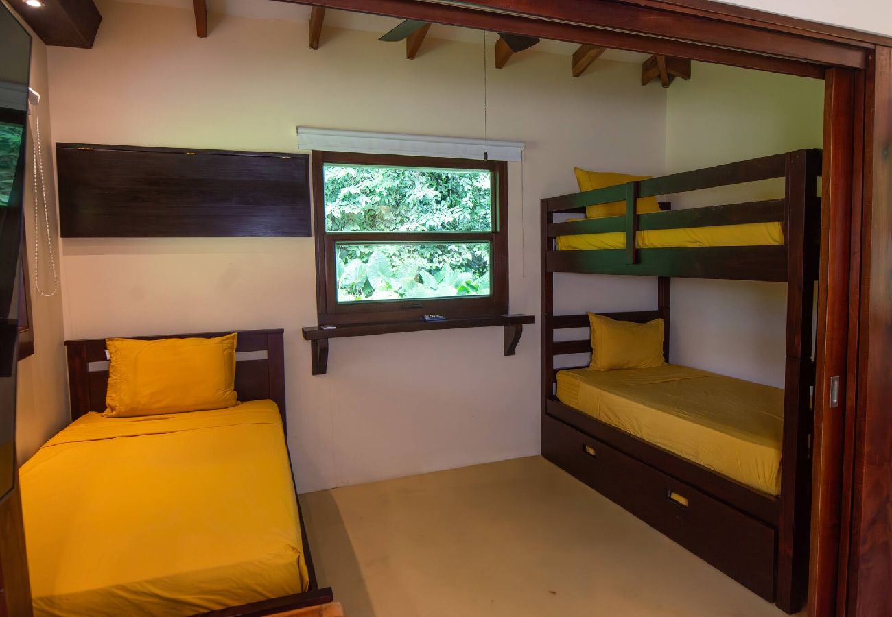 Villa en Playa Chiquita - Villa frente al mar con chef privado