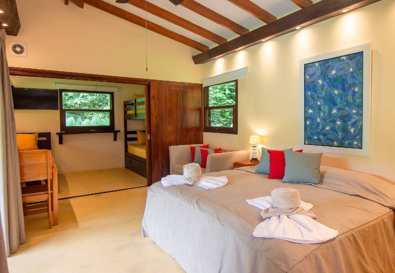 Villa en Playa Chiquita - Villa frente al mar con chef privado