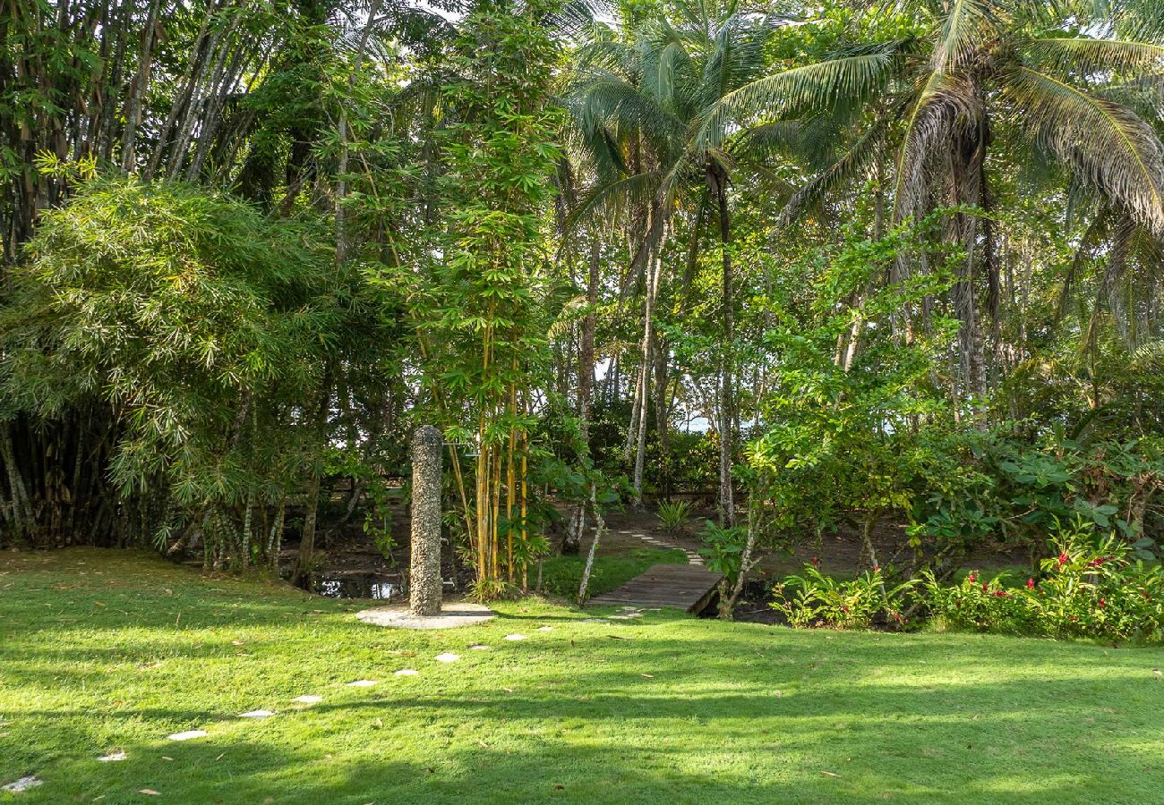 Villa en Playa Chiquita - Villa frente al mar con chef privado