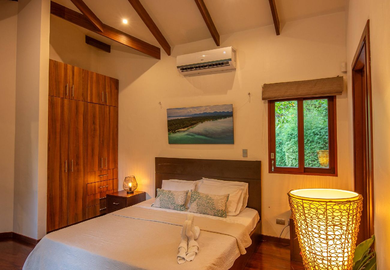 Villa en Cahuita - Three Monkeys Cahuita 2 Casas Piscina AC BBQ 