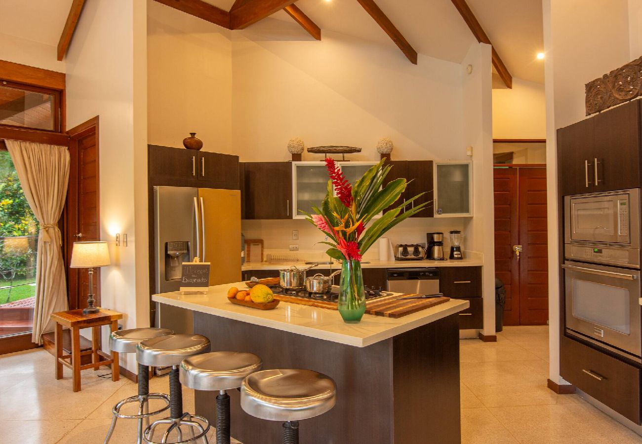 Villa en Cahuita - Three Monkeys Cahuita 2 Casas Piscina AC BBQ 