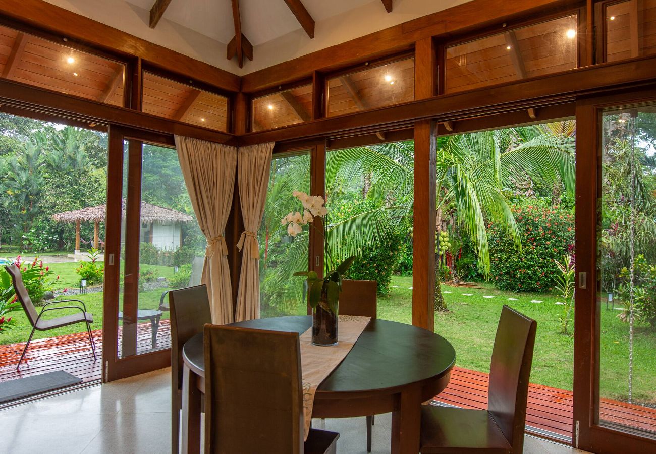 Villa en Cahuita - Three Monkeys Cahuita 2 Casas Piscina AC BBQ 
