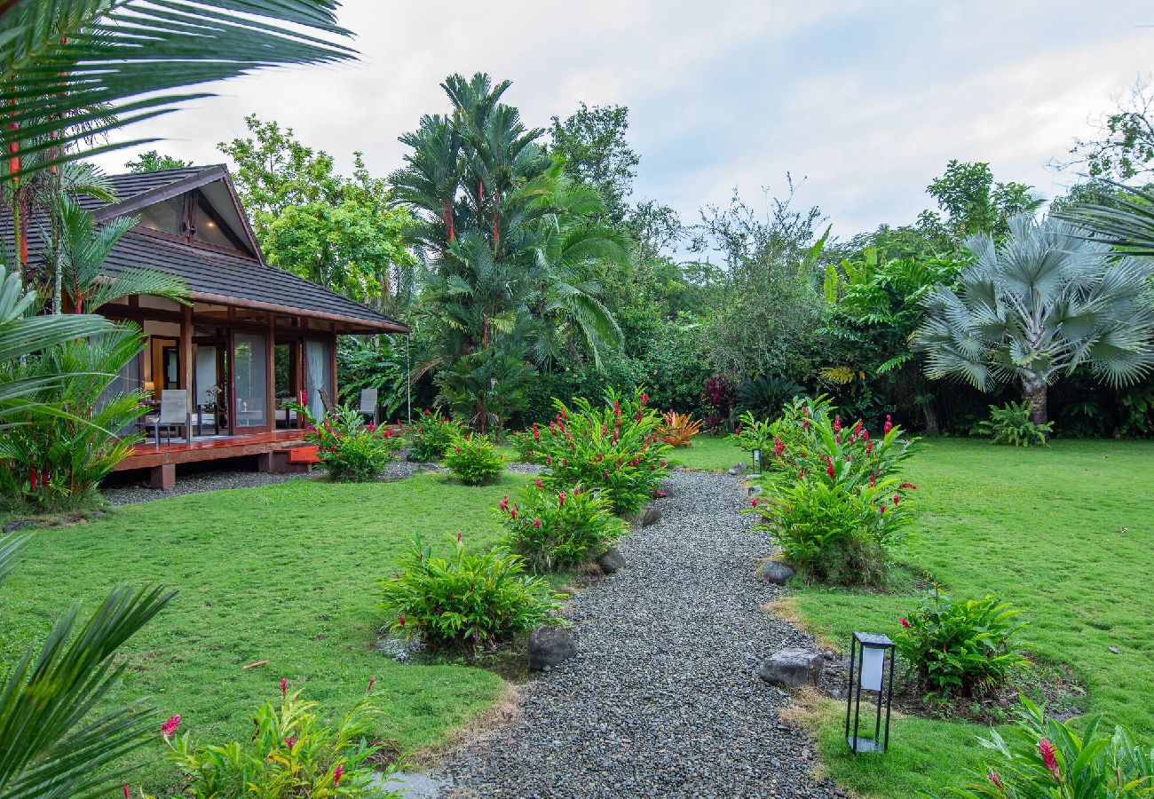 Villa en Cahuita - Three Monkeys Cahuita 2 Casas Piscina AC BBQ 