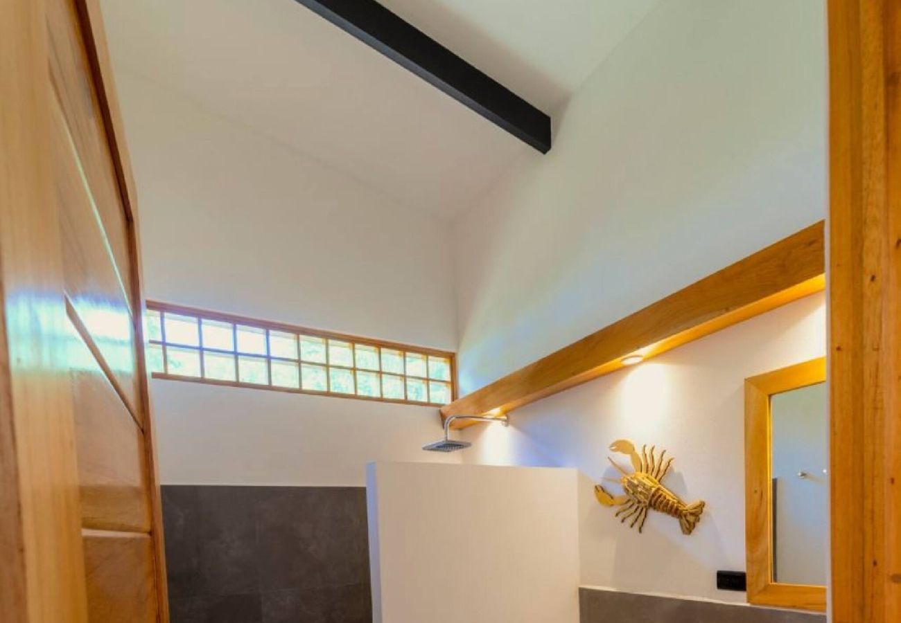 Villa en Playa Chiquita - Tres Lodge para 10 personas con Piscina privada 