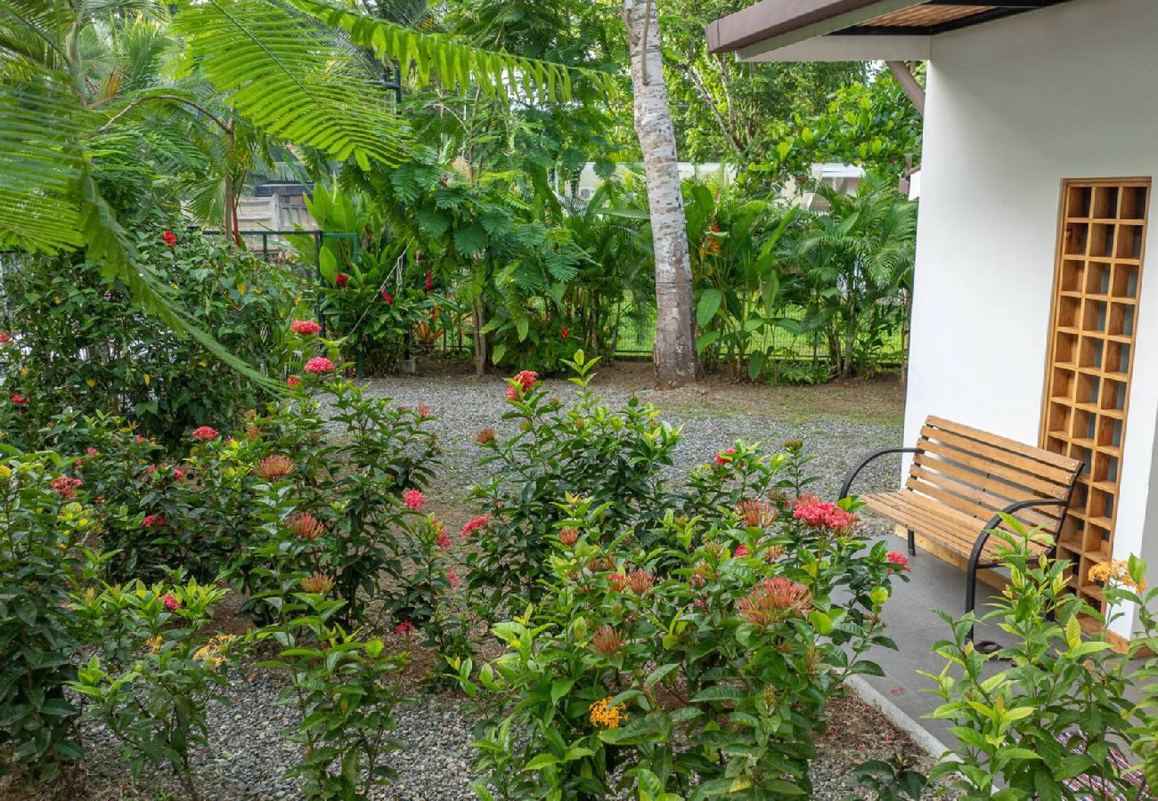 Casa en Cahuita - Luz de Luna AC piscina privada a 300 m de la playa