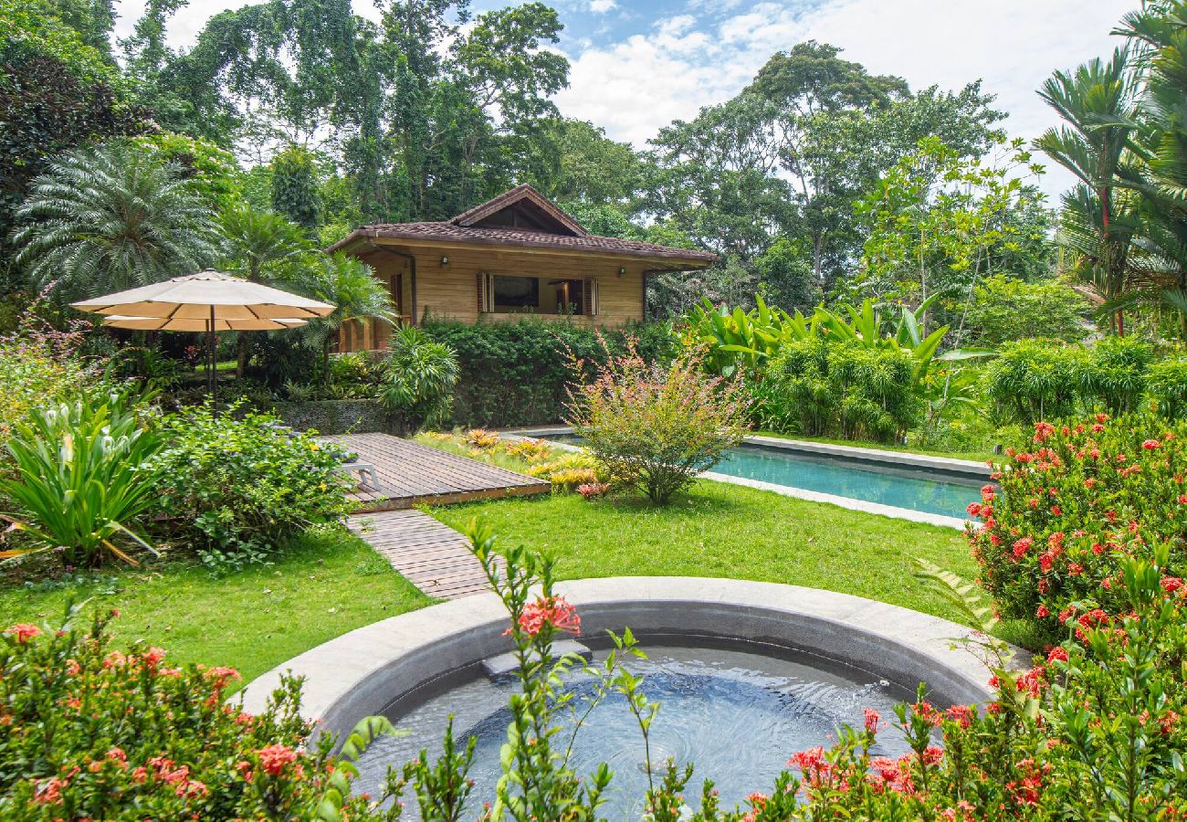 Villa en Playa Chiquita - Villa frente al mar con chef privado