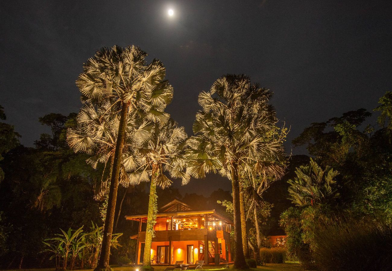 Villa en Playa Chiquita - Villa frente al mar con chef privado