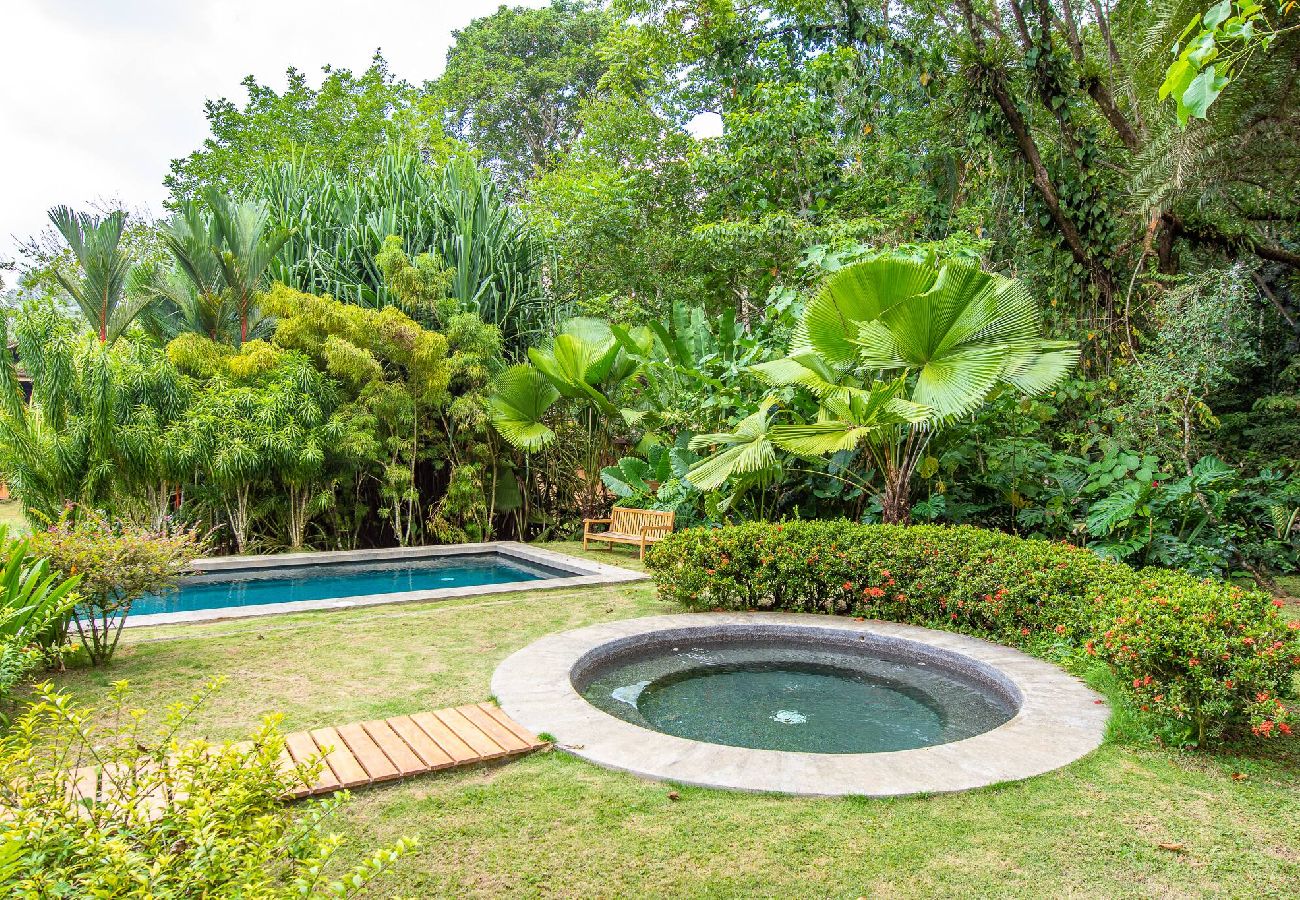 Villa en Playa Chiquita - Villa frente al mar con chef privado