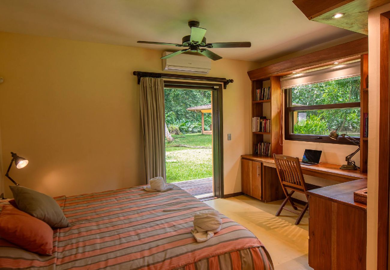 Villa en Playa Chiquita - Villa frente al mar con chef privado