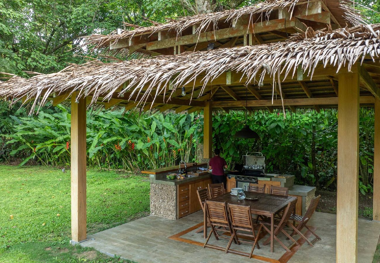 Villa en Playa Chiquita - Villa frente al mar con chef privado