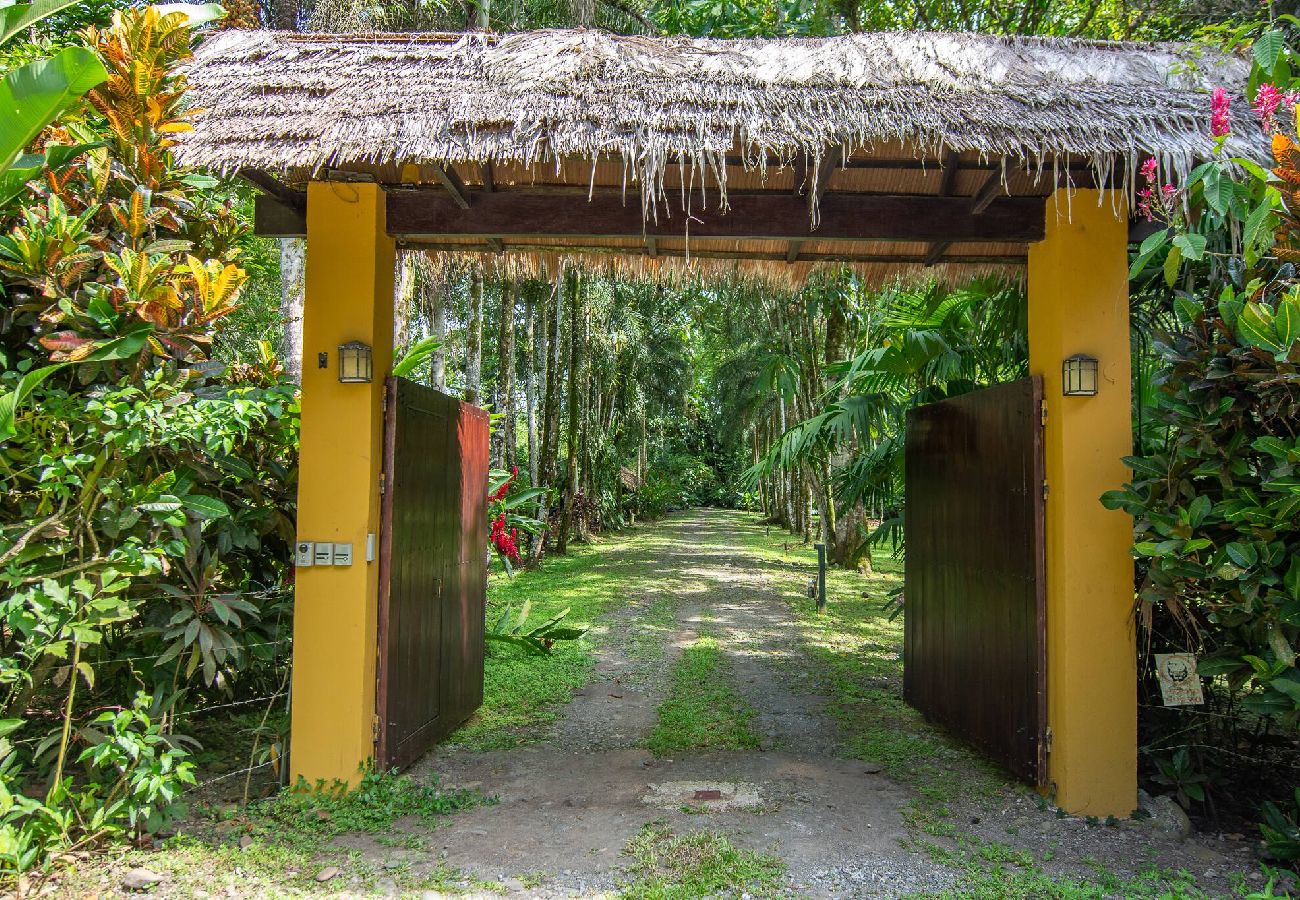 Villa en Playa Chiquita - Villa frente al mar con chef privado