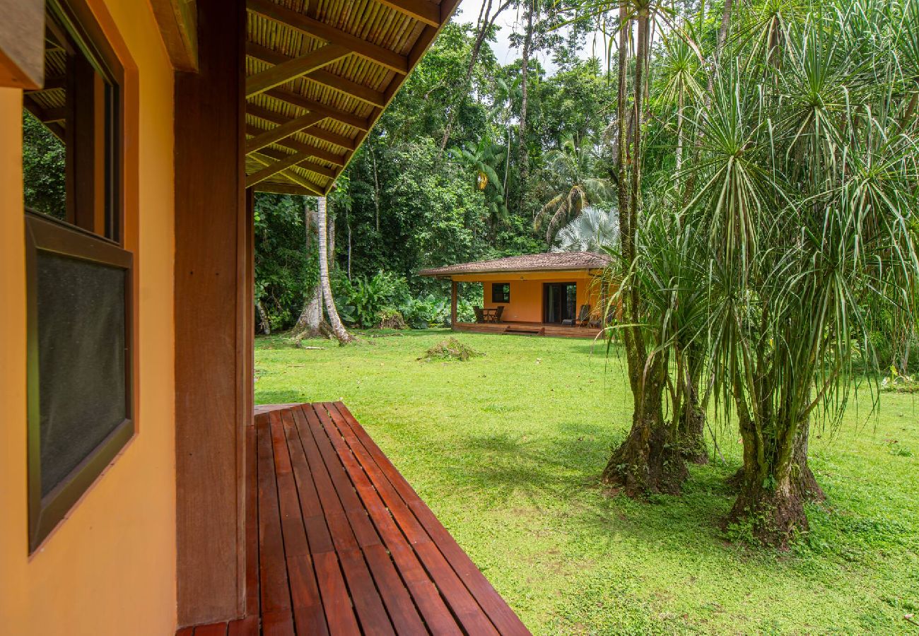 Villa en Playa Chiquita - Villa frente al mar con chef privado