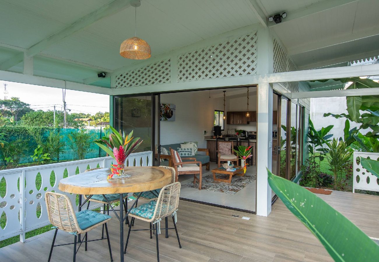 Casa en Cahuita - Casa con piscina cerca del Parque de Cahuita 