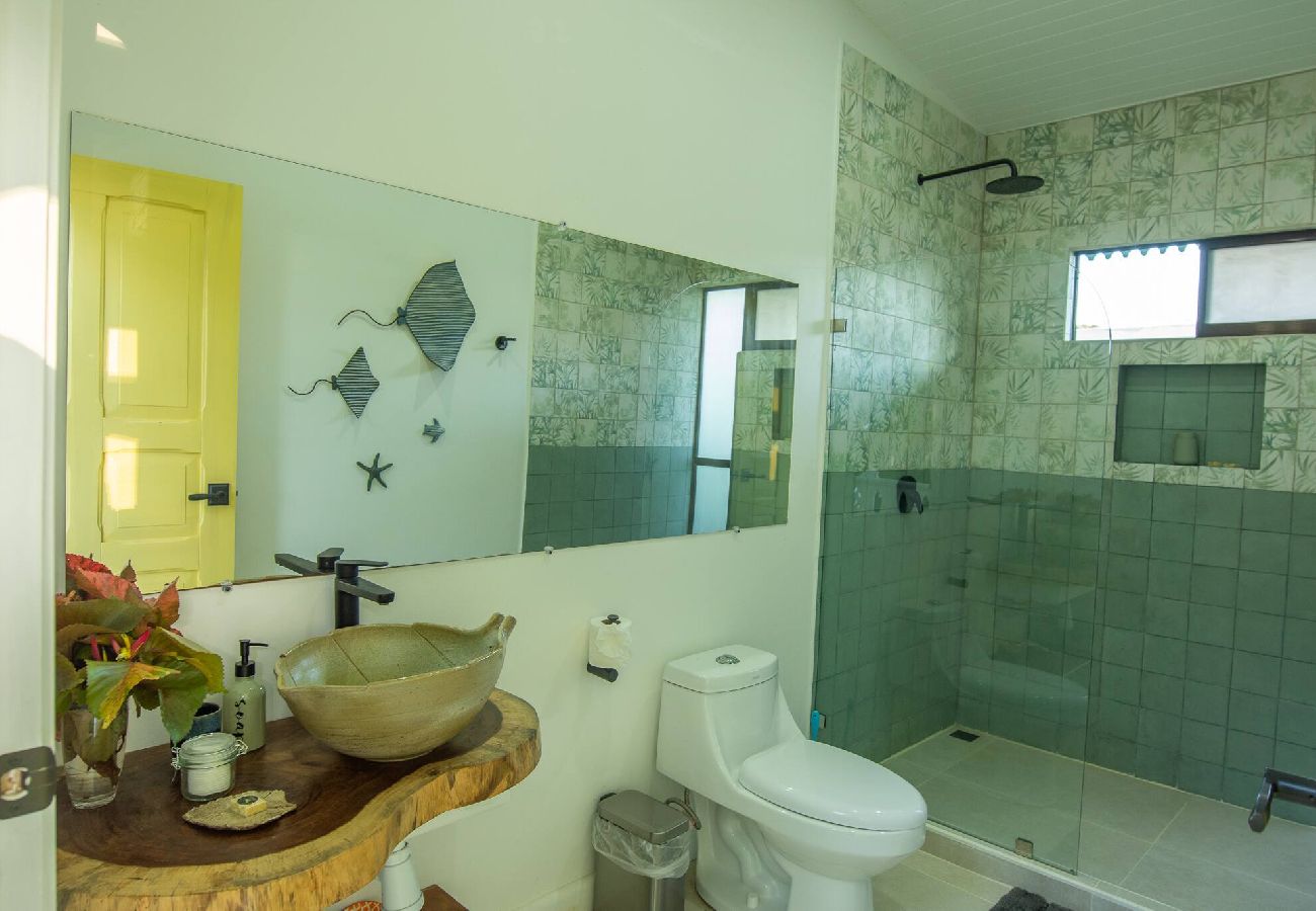 Casa en Cahuita - Casa con piscina cerca del Parque de Cahuita 