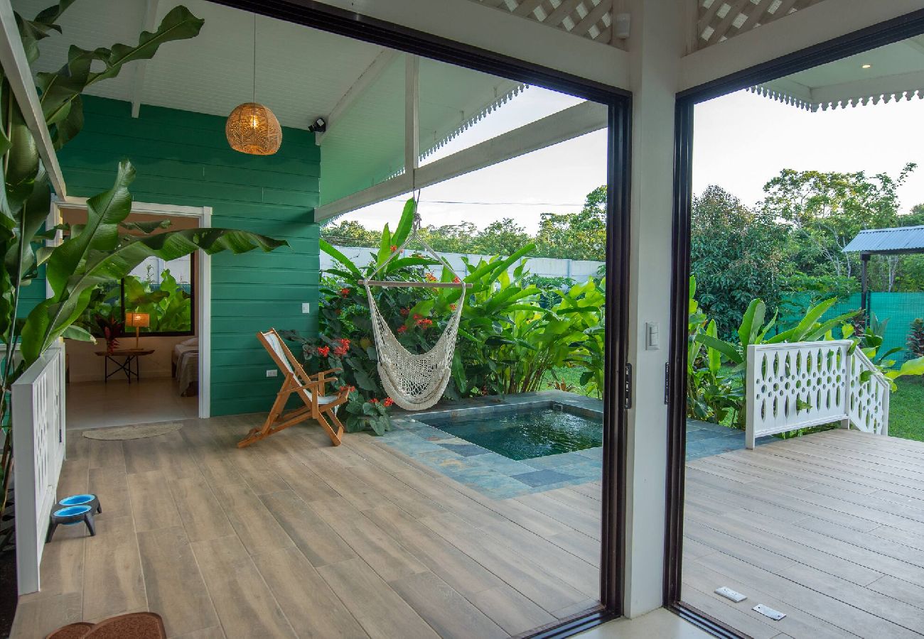 Casa en Cahuita - Casa con piscina cerca del Parque de Cahuita 