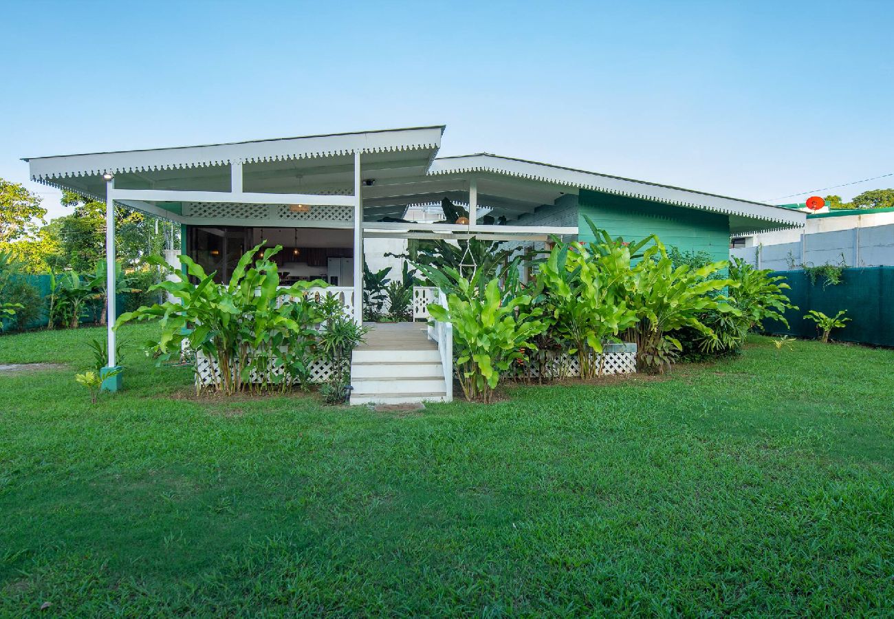 Casa en Cahuita - Casa con piscina cerca del Parque de Cahuita 