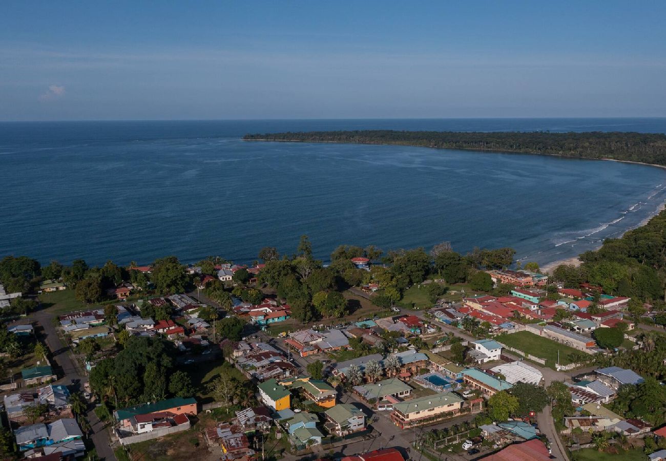 Casa en Cahuita - Casa con piscina cerca del Parque de Cahuita 