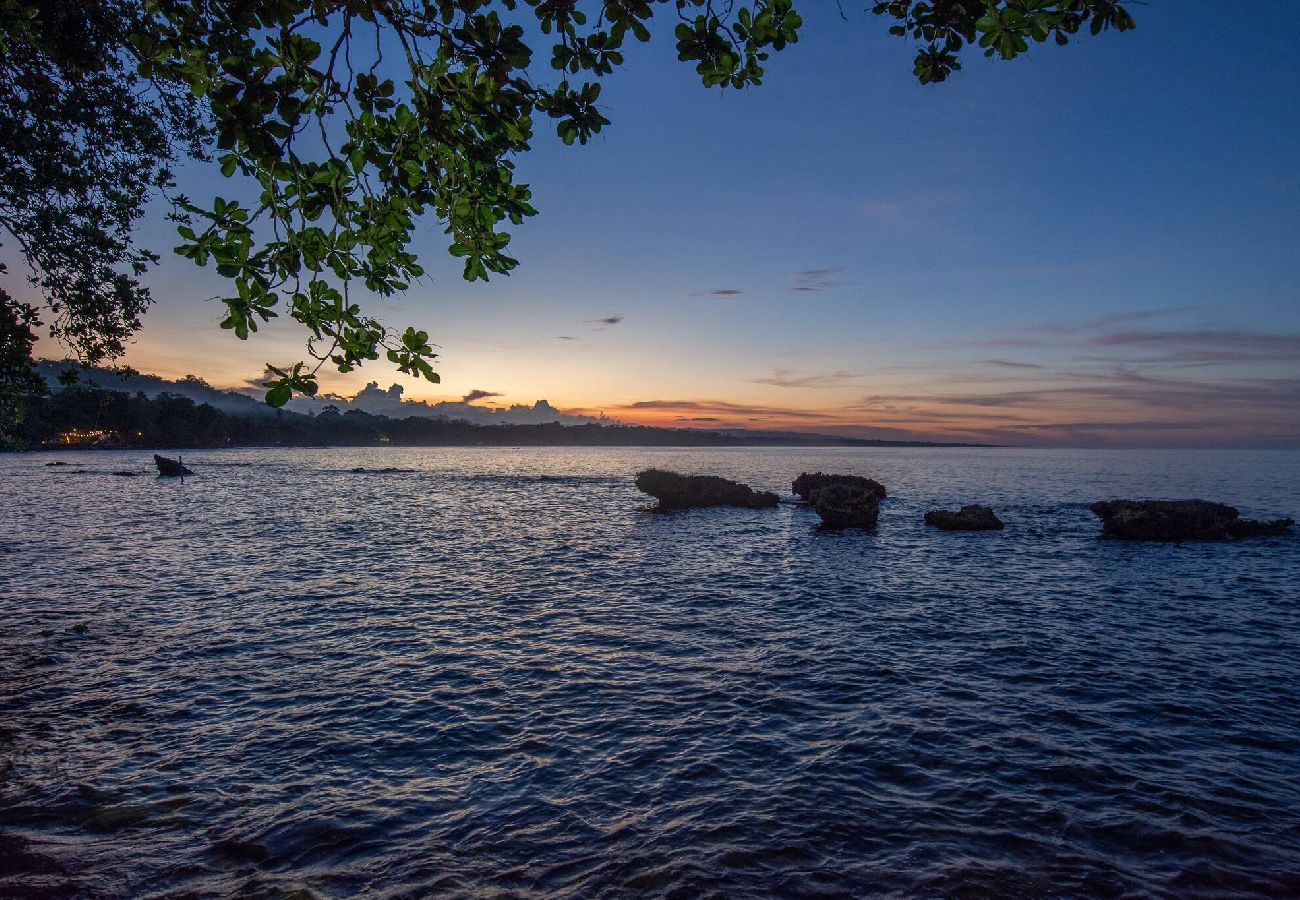 Casa en Cahuita - Casa con piscina cerca del Parque de Cahuita 