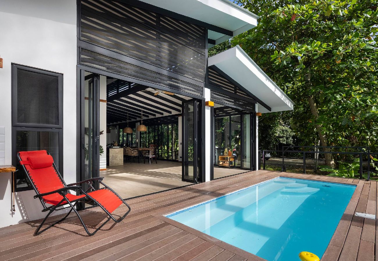 Casa en Playa Negra - Casa Kali Piscina y AC a 4 minutos de la playa 