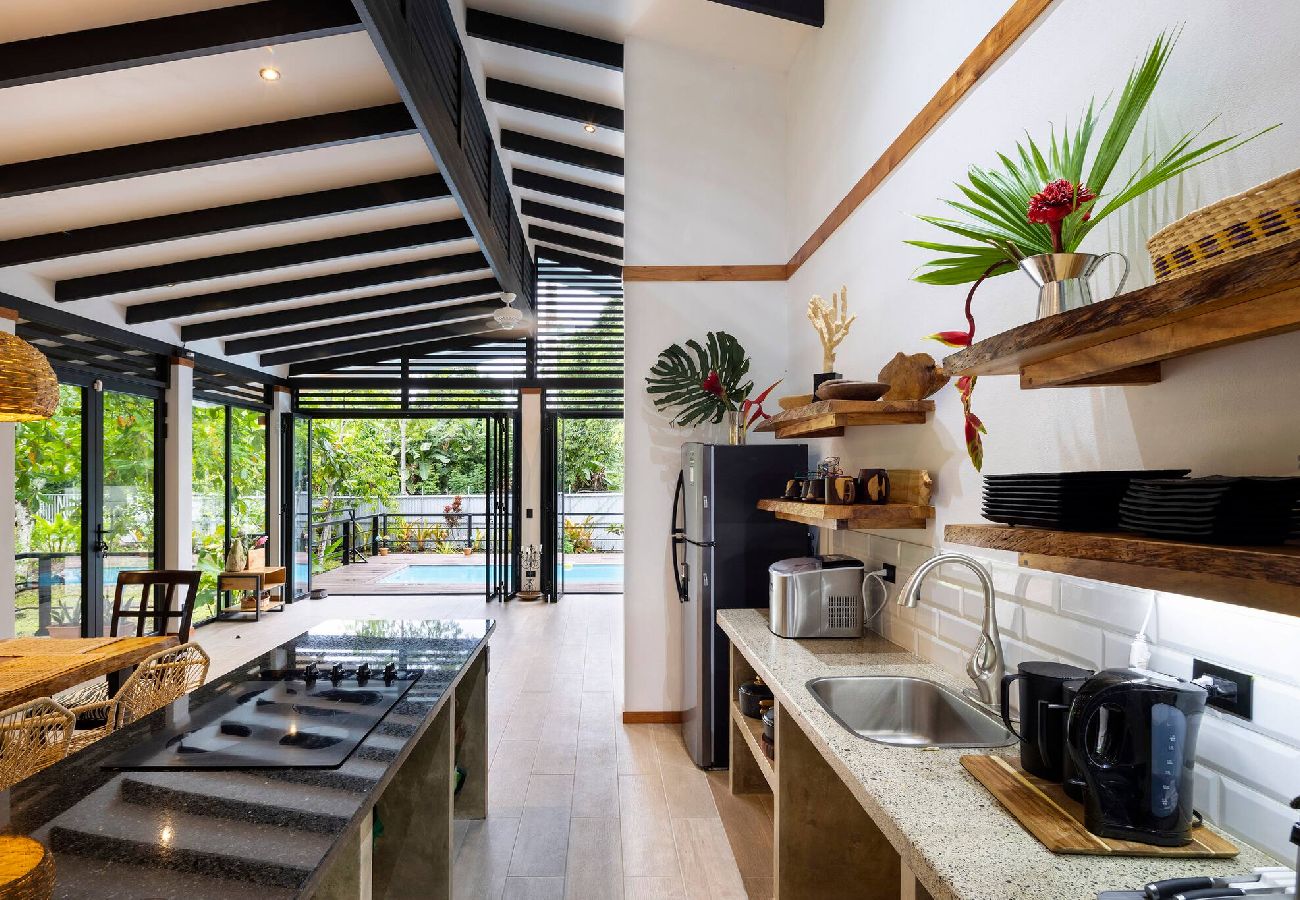 Casa en Playa Negra - Casa Kali Piscina y AC a 4 minutos de la playa 
