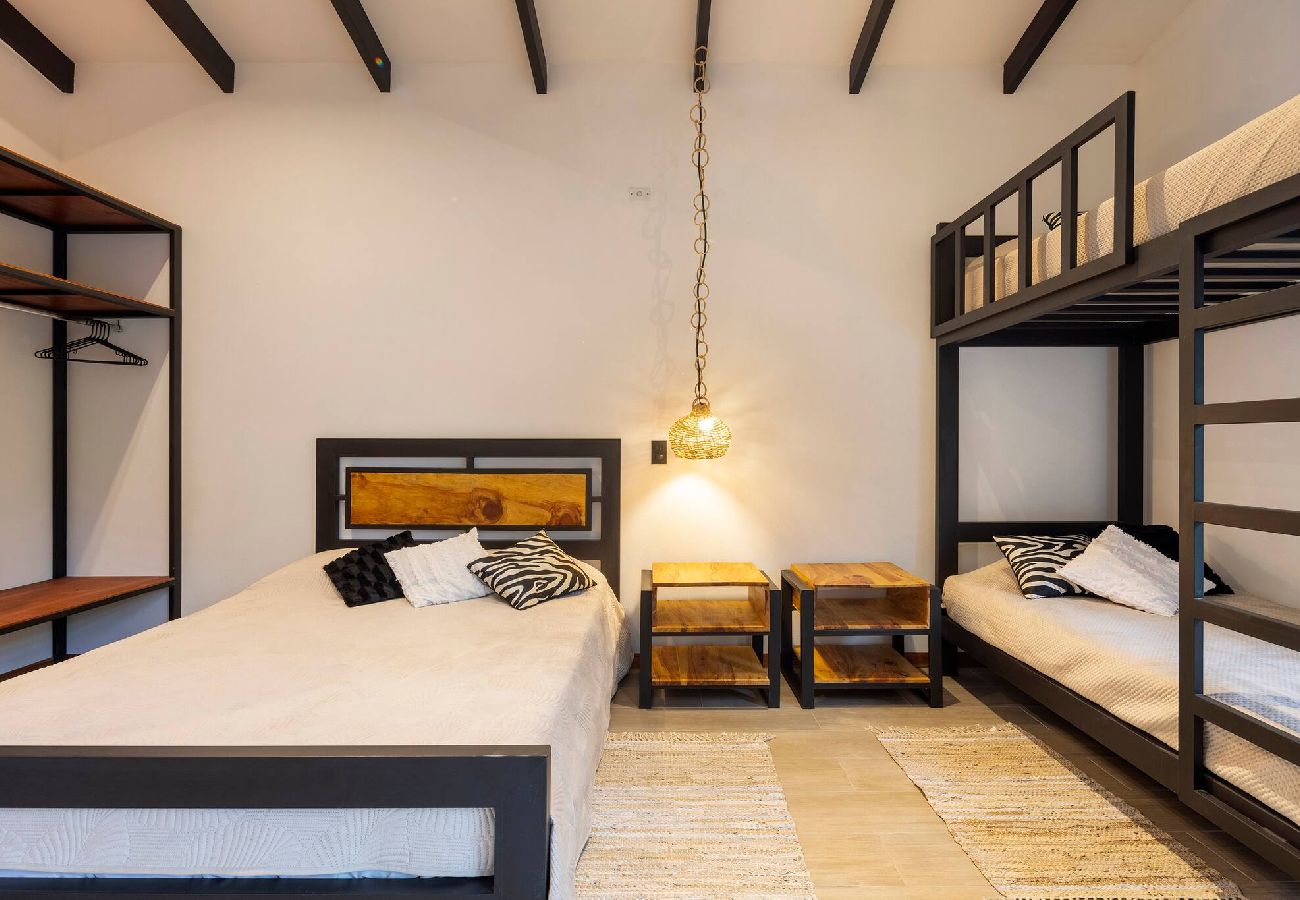 Casa en Playa Negra - Casa Kali Piscina y AC a 4 minutos de la playa 
