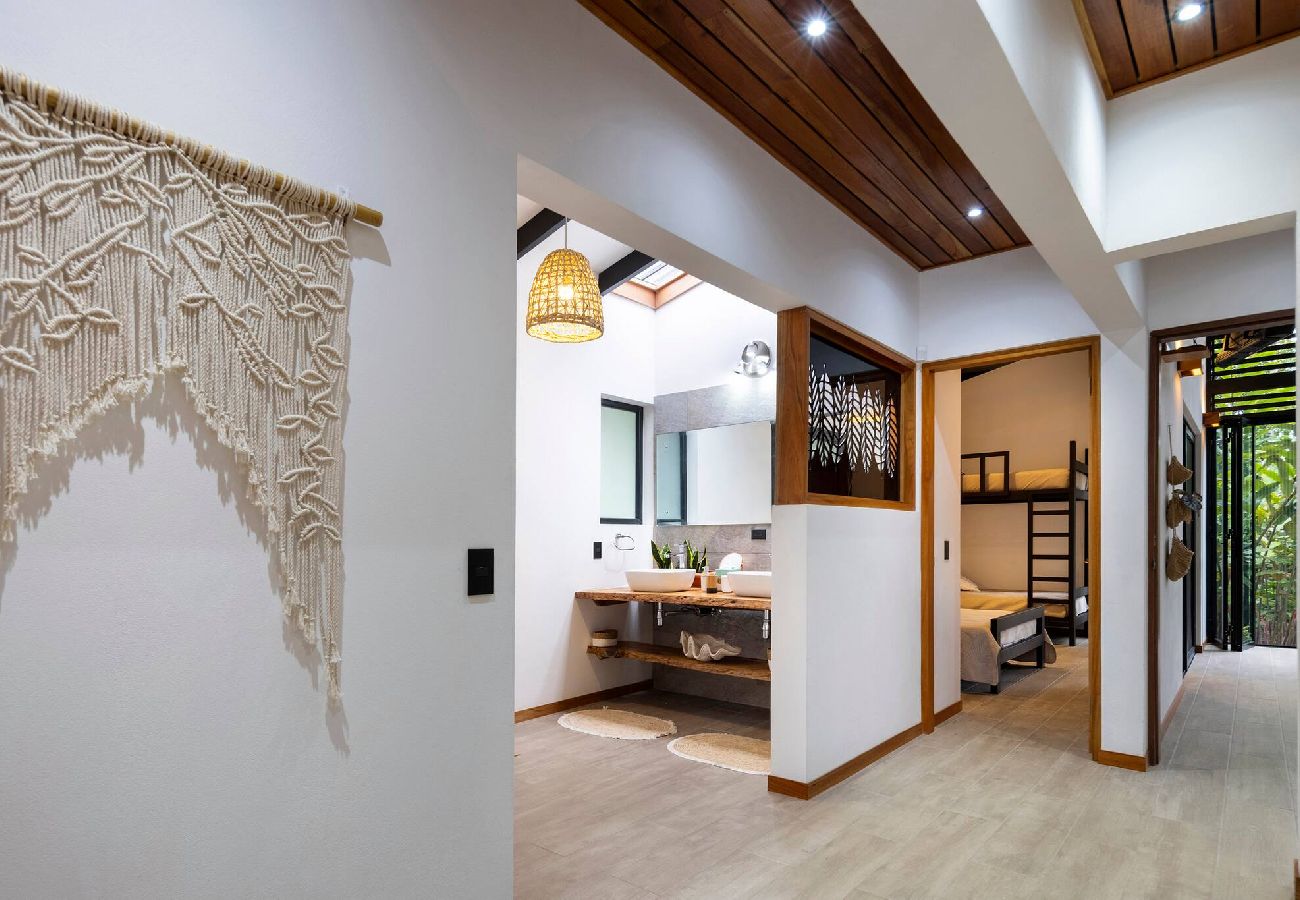 Casa en Playa Negra - Casa Kali Piscina y AC a 4 minutos de la playa 