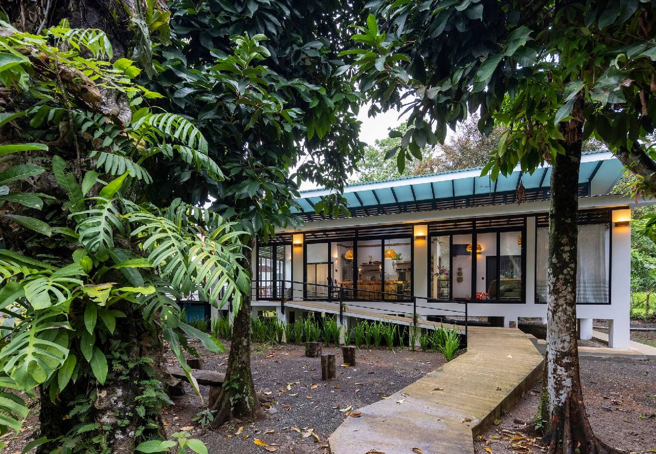 Casa en Playa Negra - Casa Kali Piscina y AC a 4 minutos de la playa 