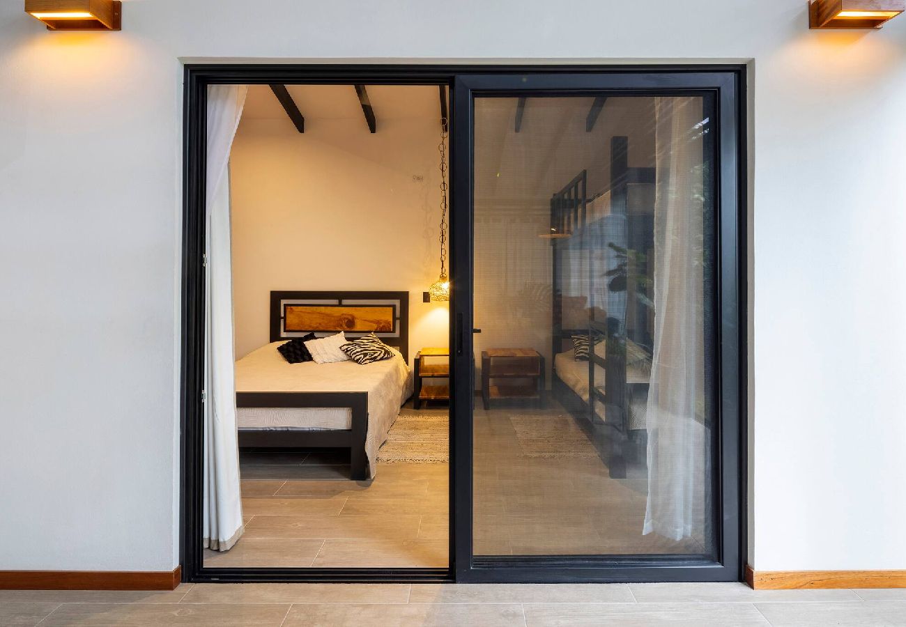 Casa en Playa Negra - Casa Kali Piscina y AC a 4 minutos de la playa 