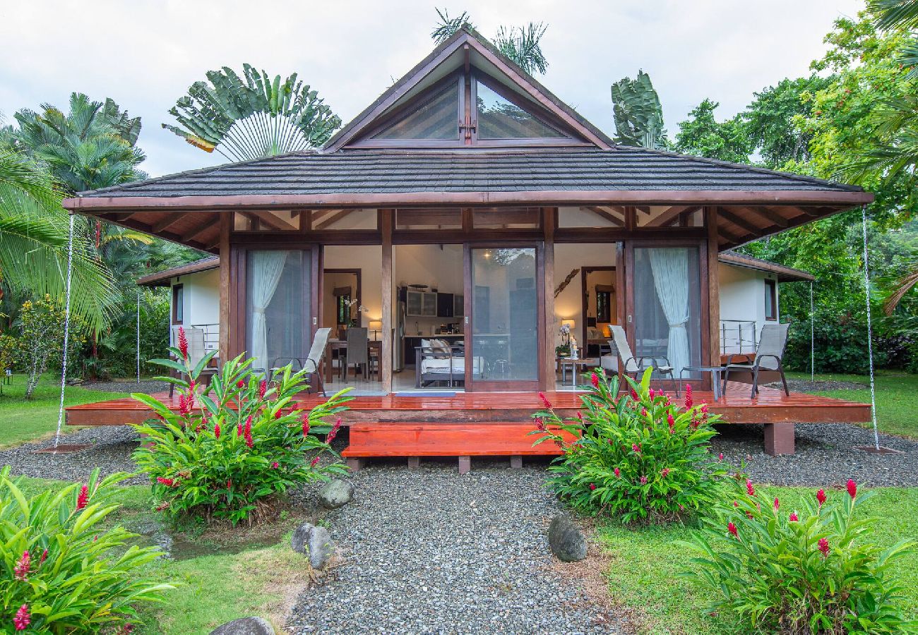 Villa en Cahuita - Three Monkeys Cahuita 2 Casas Piscina AC BBQ 