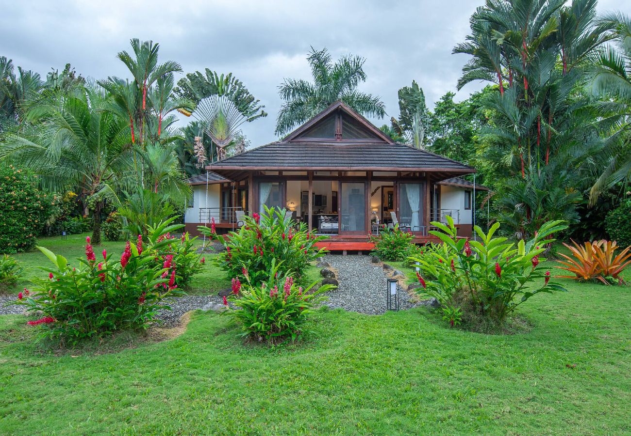 Villa en Cahuita - Three Monkeys Cahuita 2 Casas Piscina AC BBQ 