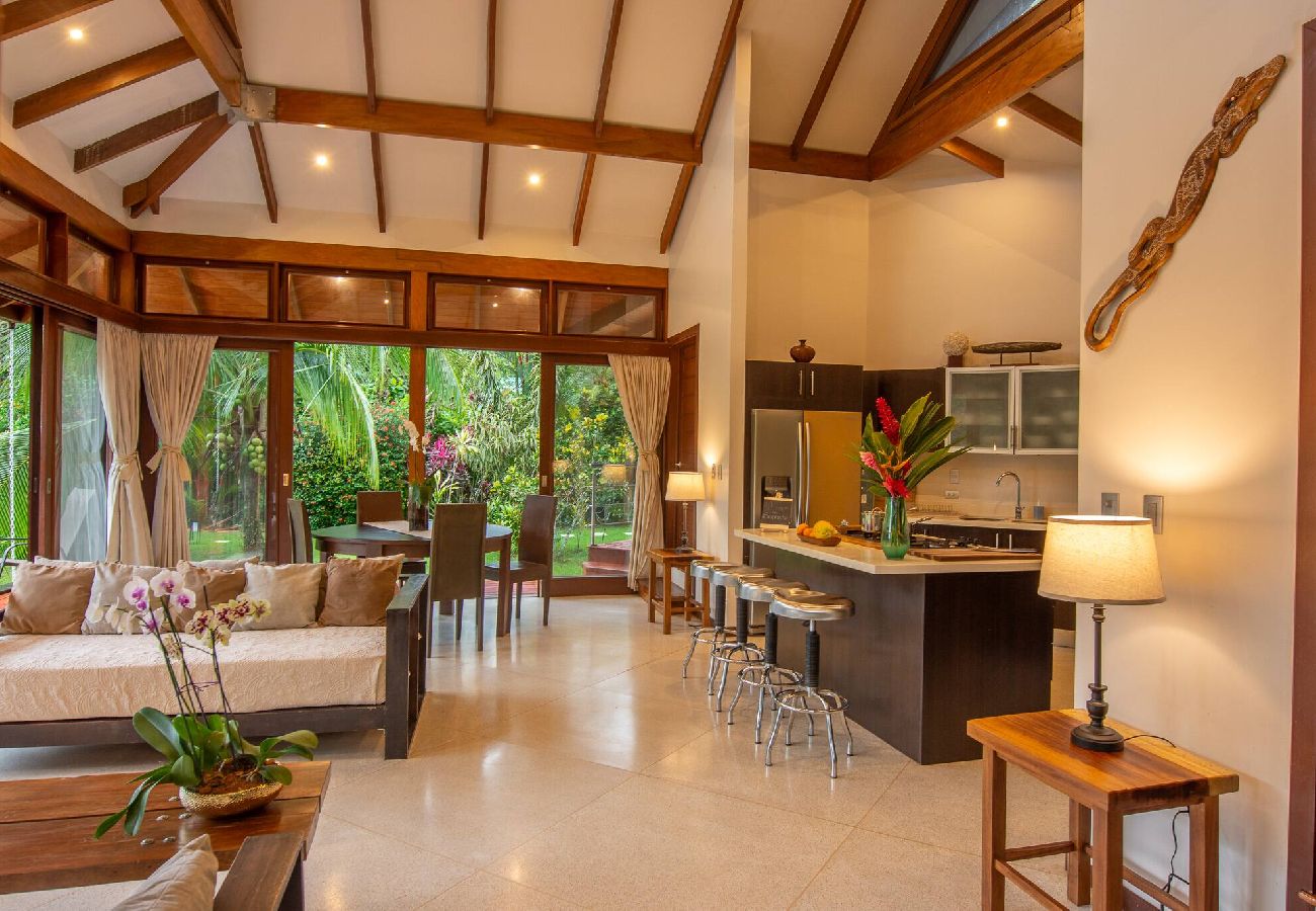 Villa en Cahuita - Three Monkeys Cahuita 2 Casas Piscina AC BBQ 