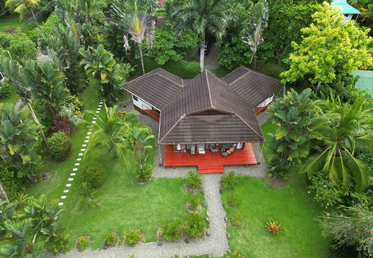 Villa en Cahuita - Three Monkeys Cahuita 2 Casas Piscina AC BBQ 