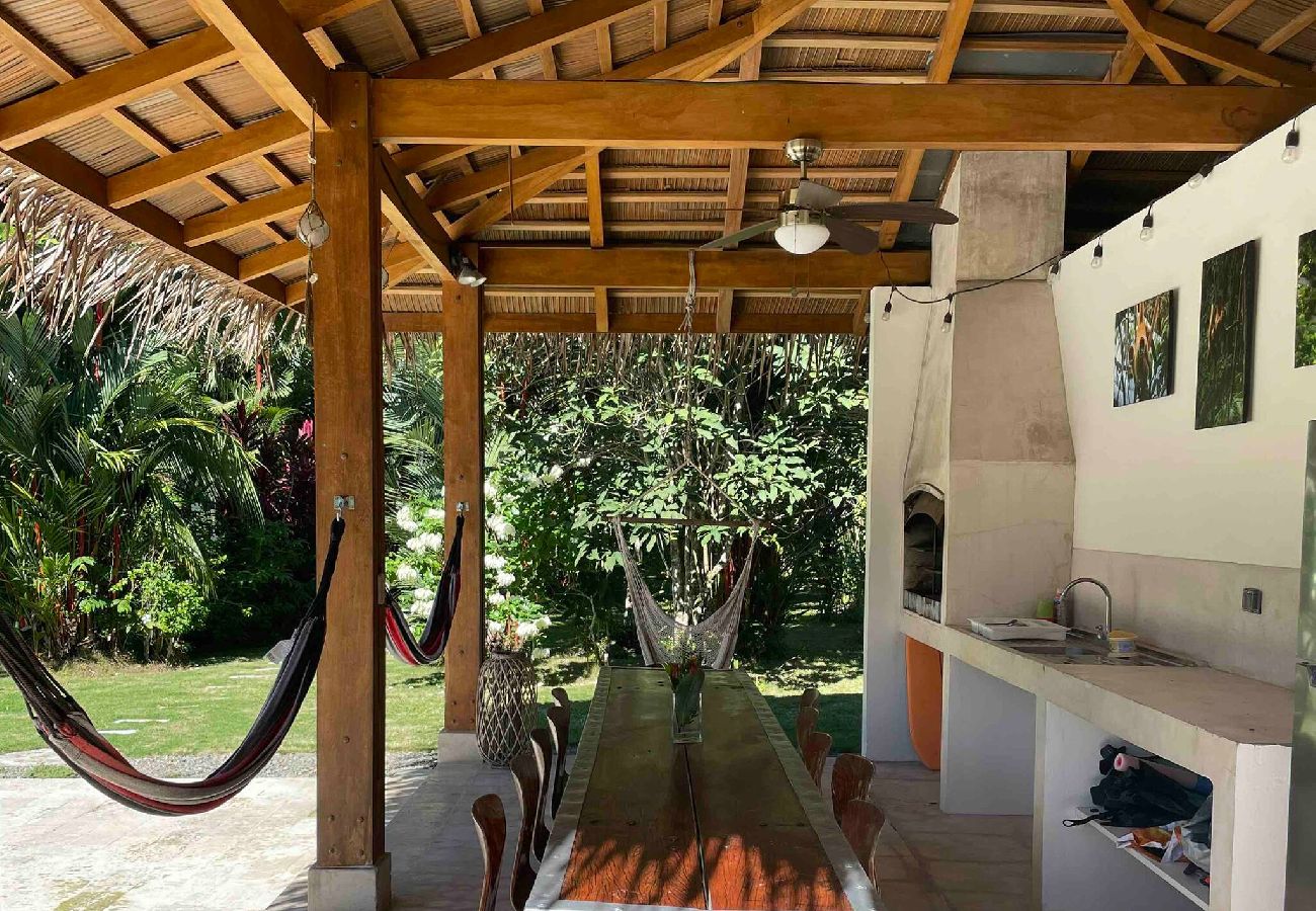 Villa en Cahuita - Three Monkeys Cahuita 2 Casas Piscina AC BBQ 