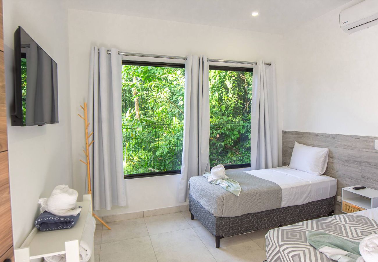 Casa en Playa Chiquita - Somnara Villas 4 casas privadas 8 min de la playa