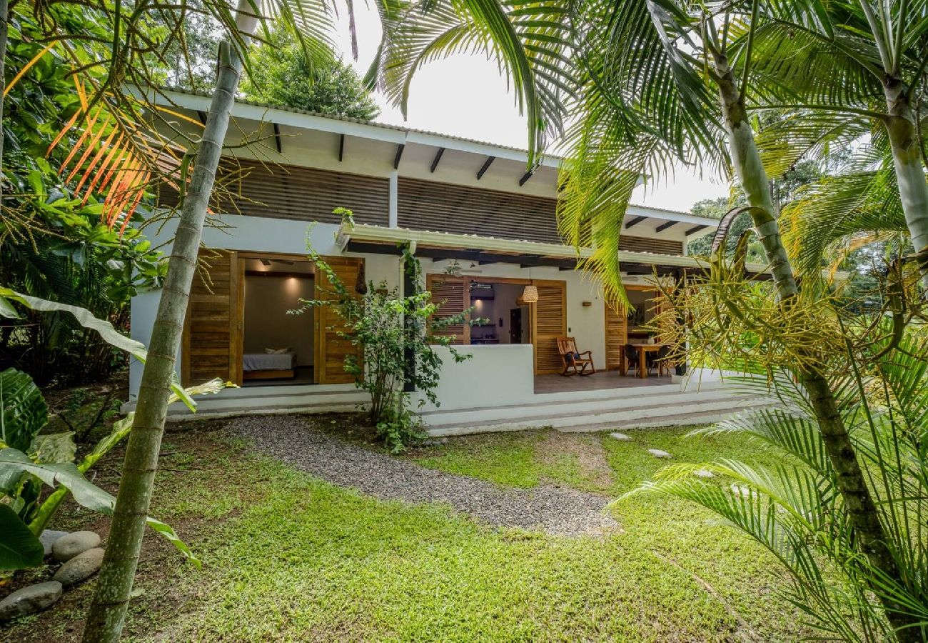 Casa en Playa Chiquita - Tres Lodge Villa - 15 min a pie de la playa 