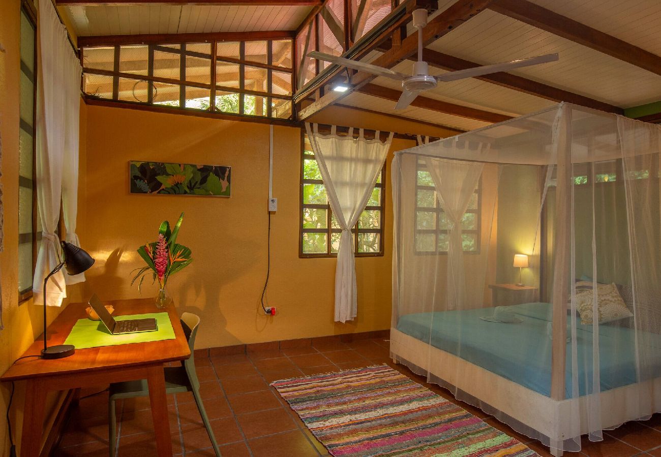 Casa en Playa Chiquita - Rakú - Cerca de la playa - rentas mensuales bienvenidas