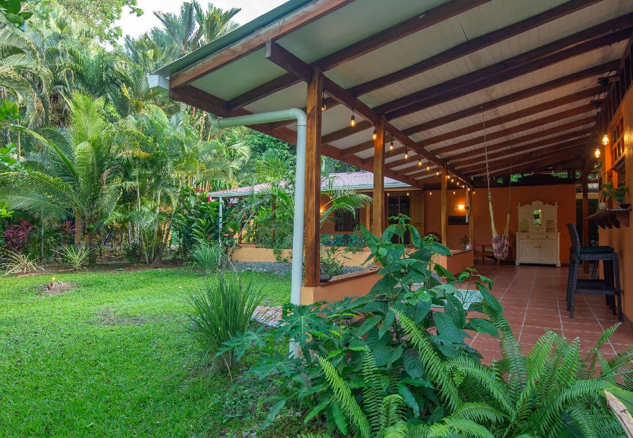 Casa en Playa Chiquita - Rakú - Cerca de la playa - rentas mensuales bienvenidas
