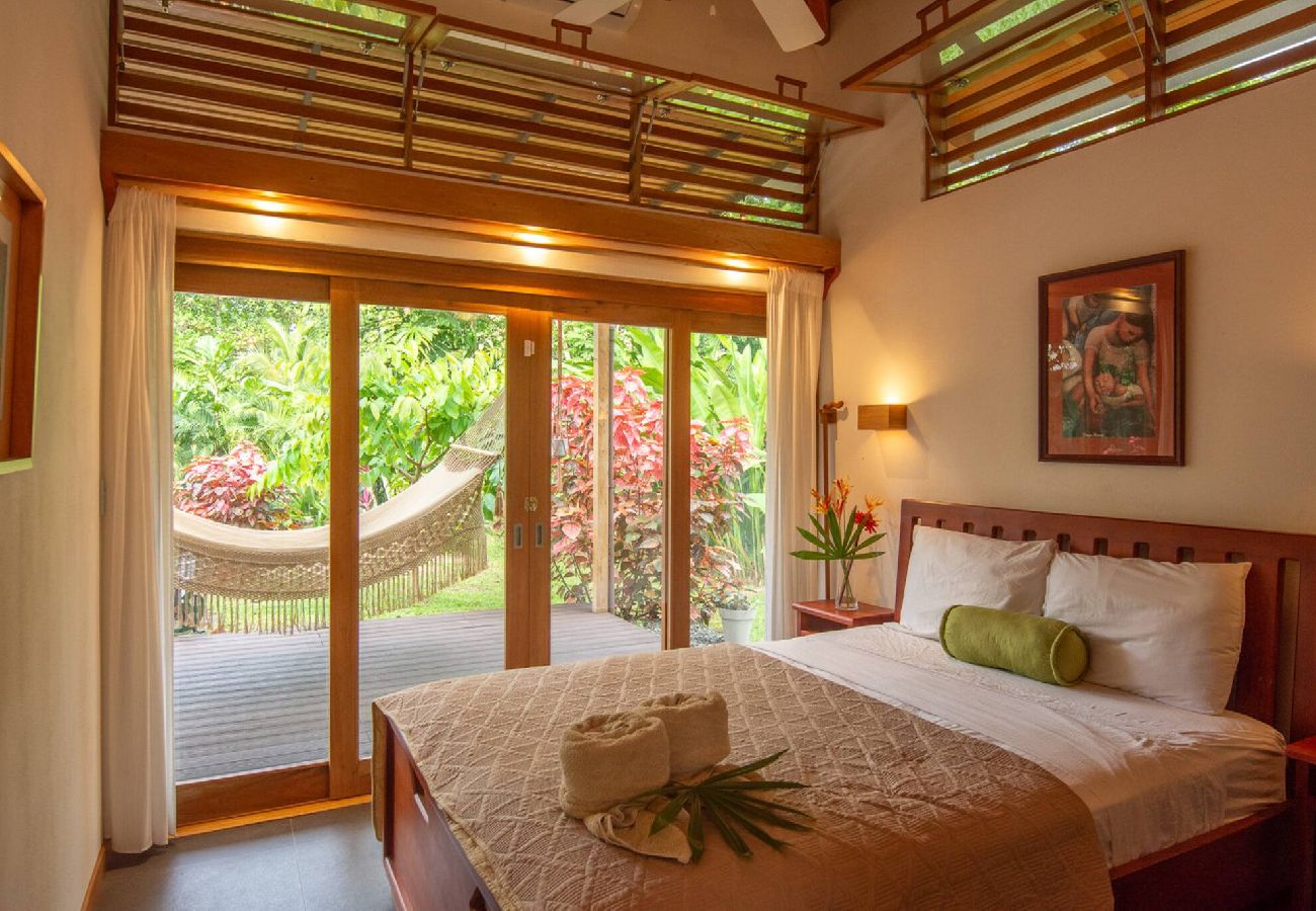 Casa en Cahuita - Luz de Luna AC piscina privada a 300 m de la playa