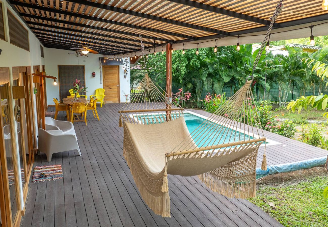 Casa en Cahuita - Luz de Luna AC piscina privada a 300 m de la playa