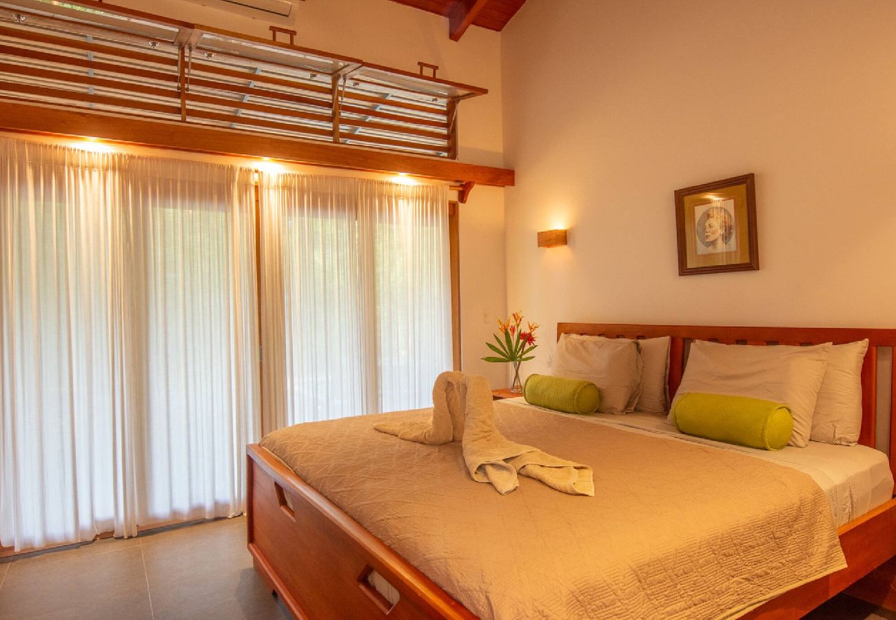 Casa en Cahuita - Luz de Luna AC piscina privada a 300 m de la playa