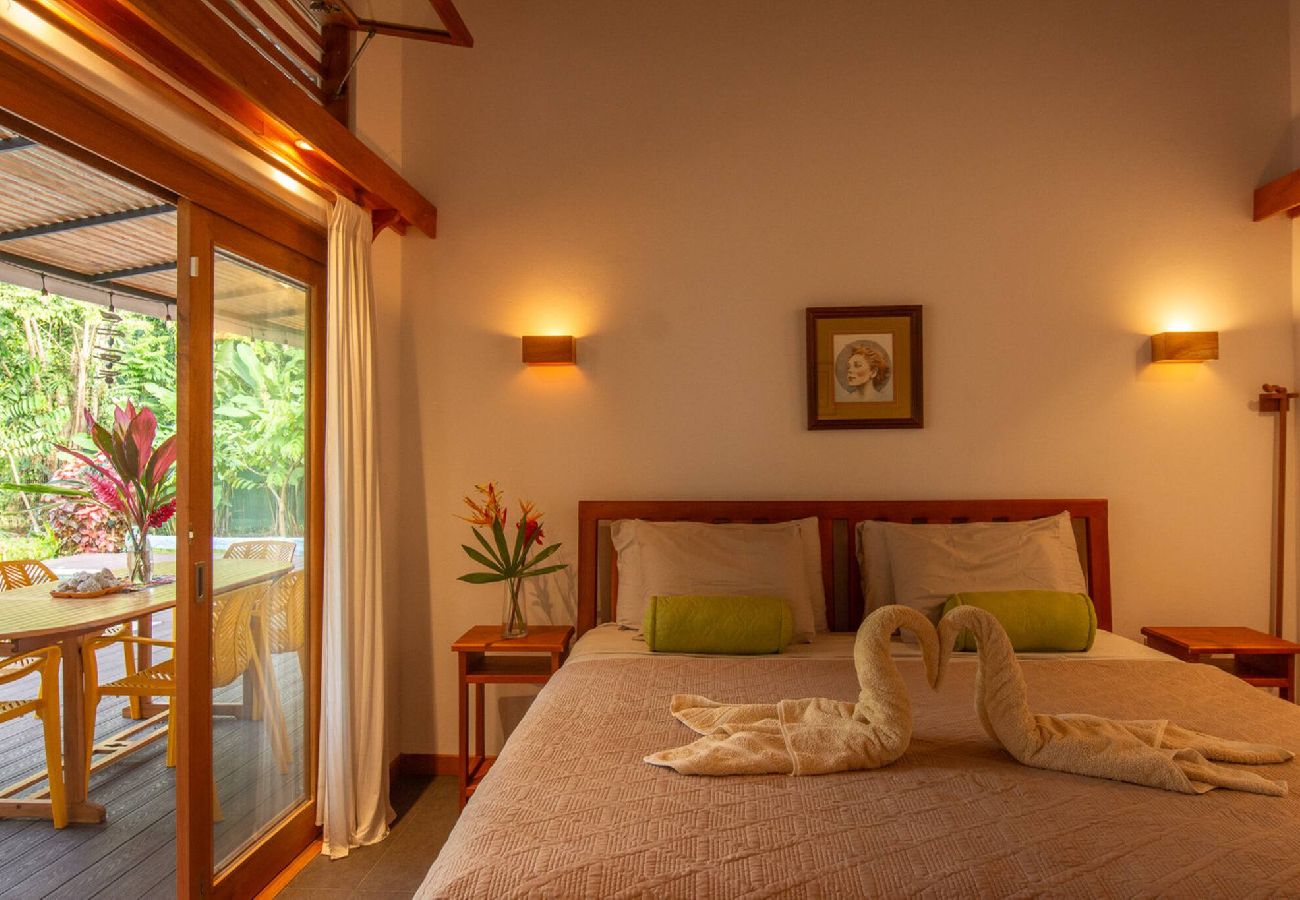 Casa en Cahuita - Luz de Luna AC piscina privada a 300 m de la playa