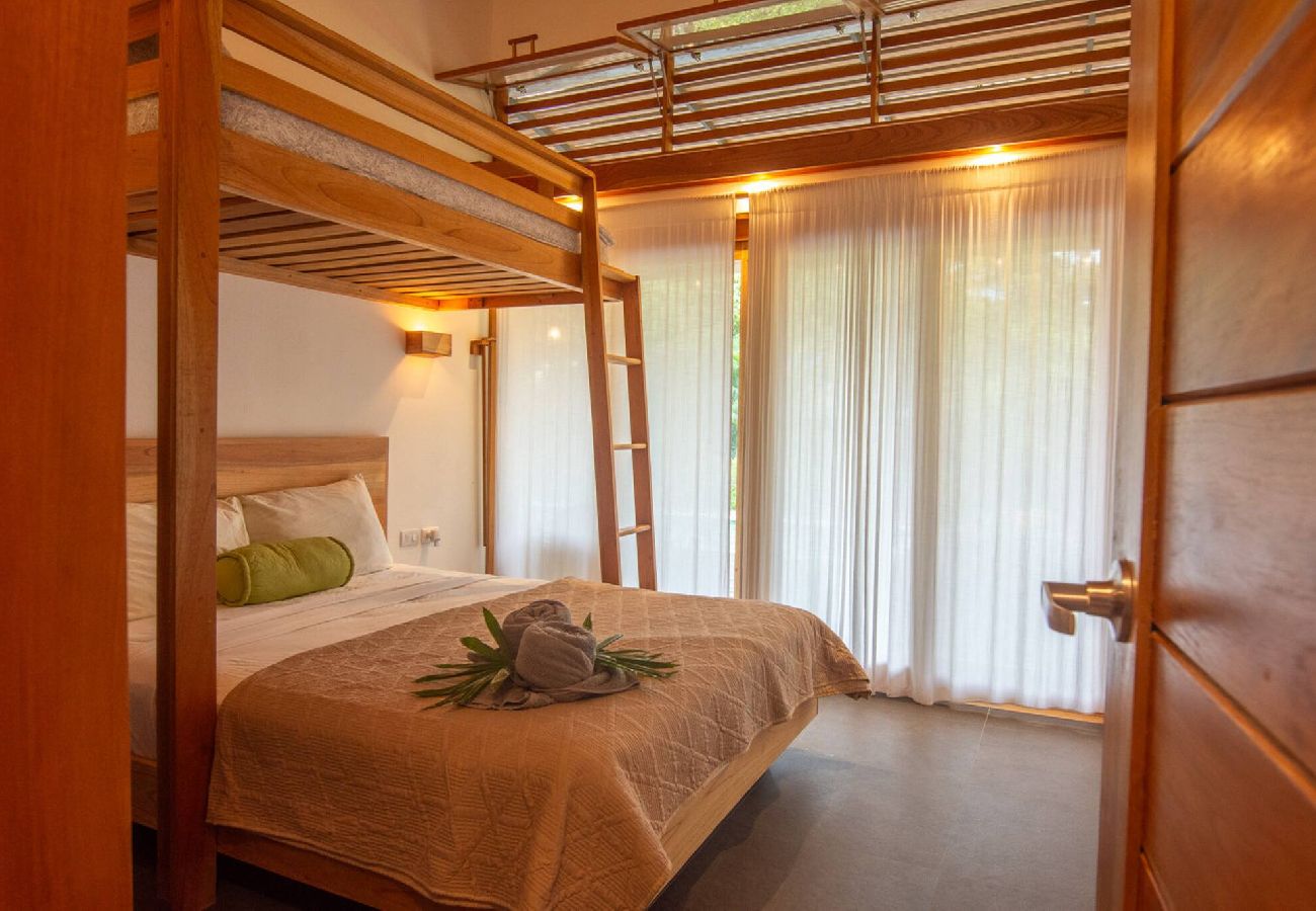 Casa en Cahuita - Luz de Luna AC piscina privada a 300 m de la playa
