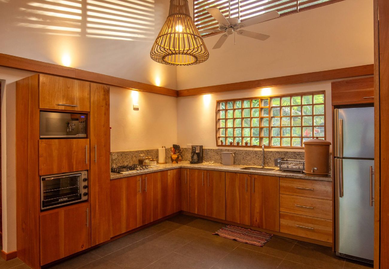 Casa en Cahuita - Luz de Luna AC piscina privada a 300 m de la playa