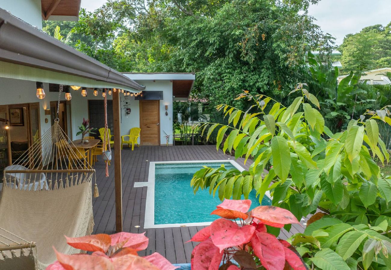 Casa en Cahuita - Luz de Luna AC piscina privada a 300 m de la playa