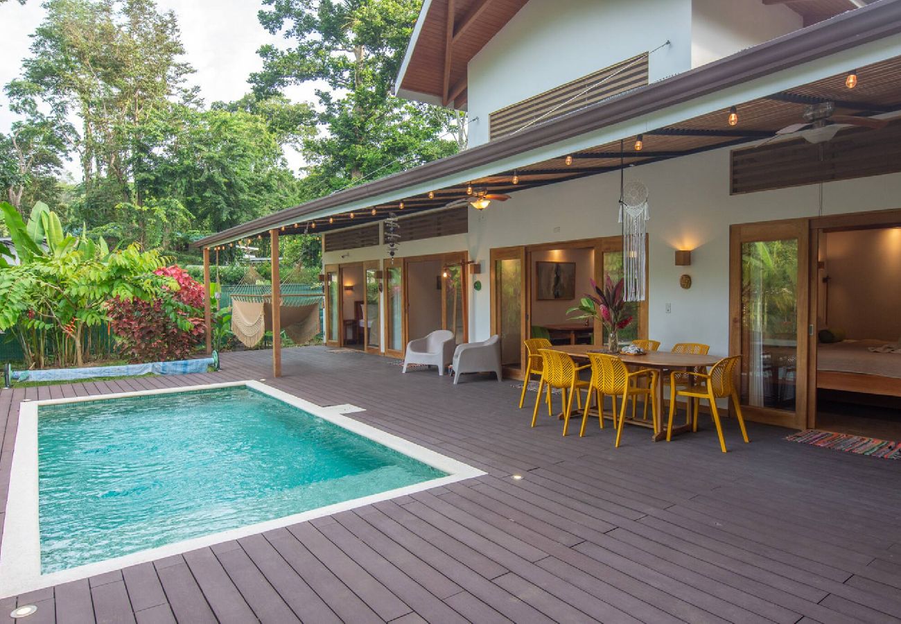 Casa en Cahuita - Luz de Luna AC piscina privada a 300 m de la playa