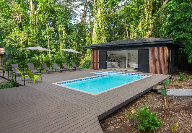 Villa en Playa Chiquita - Flor Silvestre | A pasos de la playa | Cargador EV 