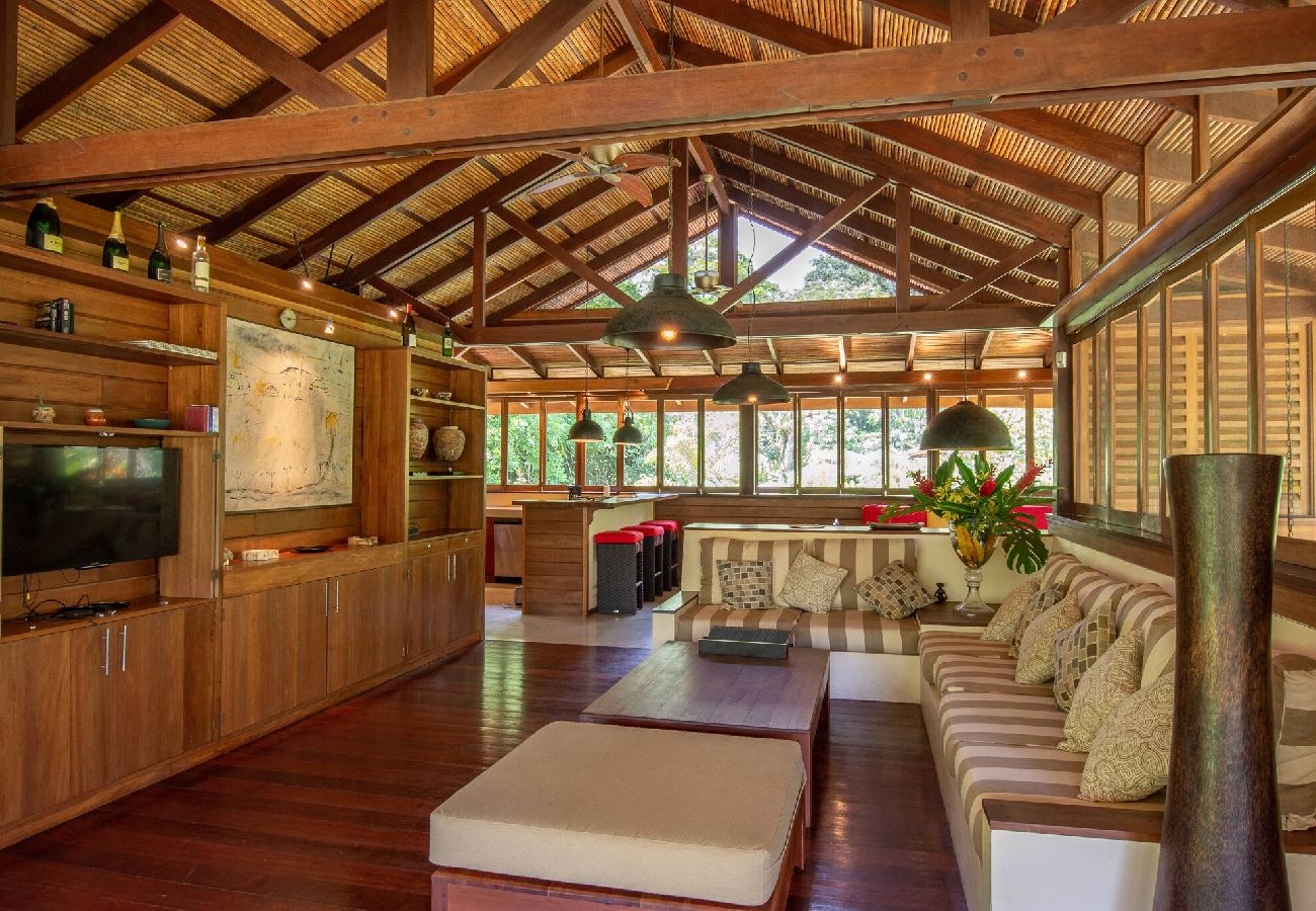 Villa in Playa Chiquita - Beachfront Villa with Private Chef