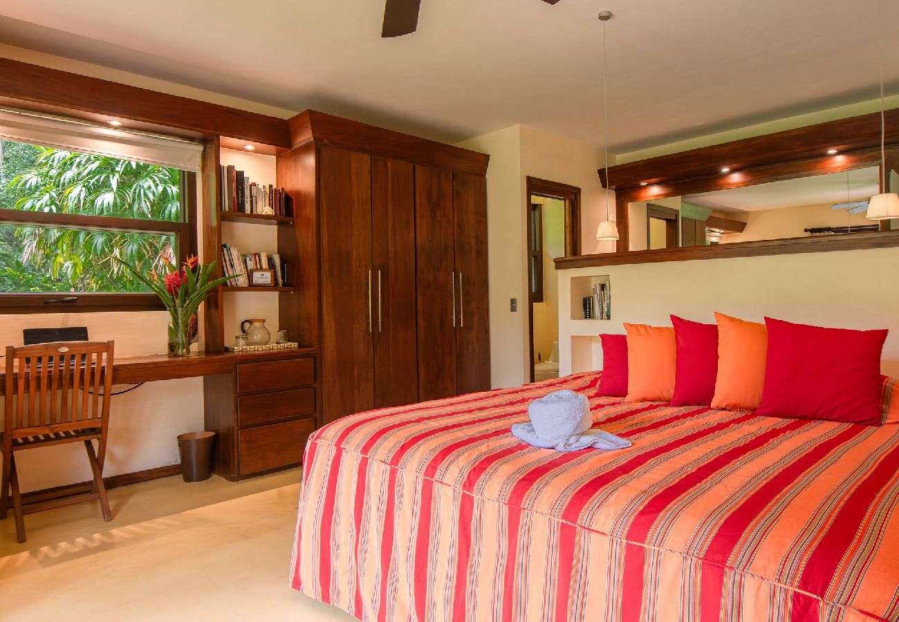 Villa in Playa Chiquita - Beachfront Villa with Private Chef