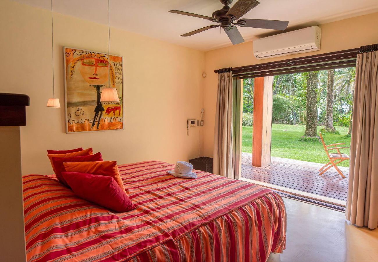 Villa in Playa Chiquita - Beachfront Villa with Private Chef